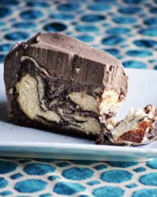 Marble Chocolate Cheesecake. New york cheesecake recipe | ofbatteranddough.com