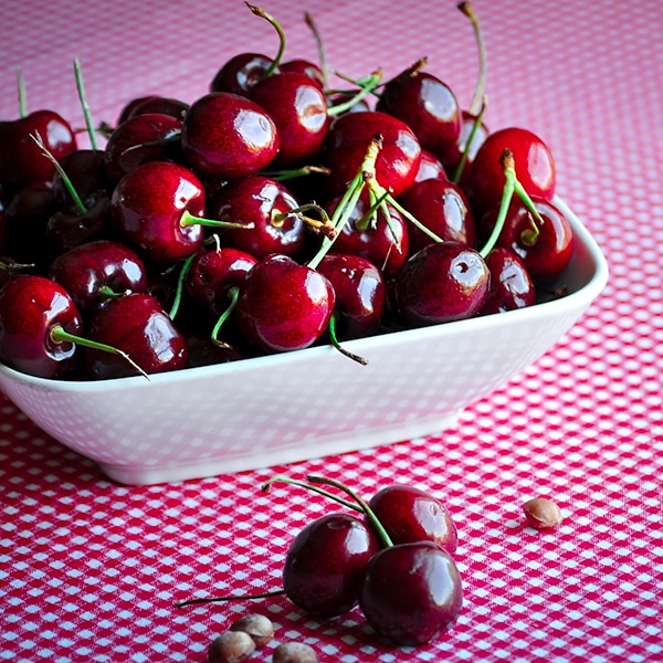 A bowl of red sweet cherries.
