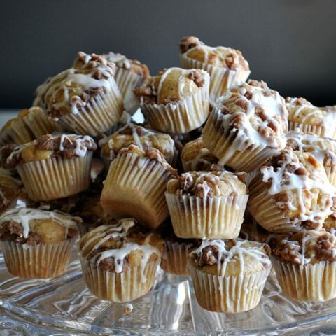 Cinnamon Streusel Mini-Muffins | ofbatteranddough.com